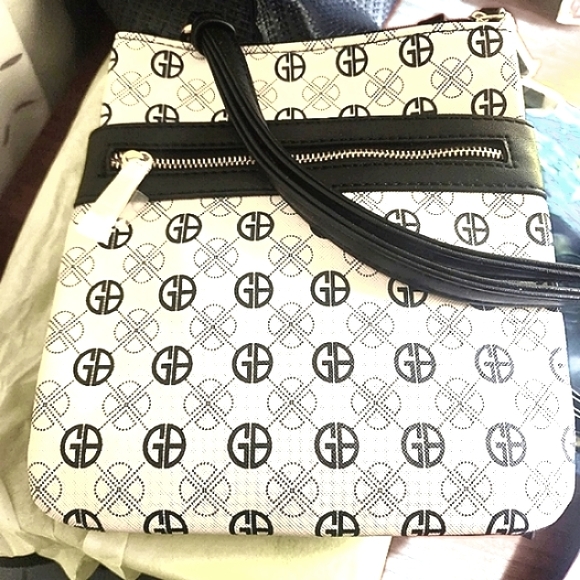 Giani Bernini NWOT Signature Crossbody - Picture 4 of 15